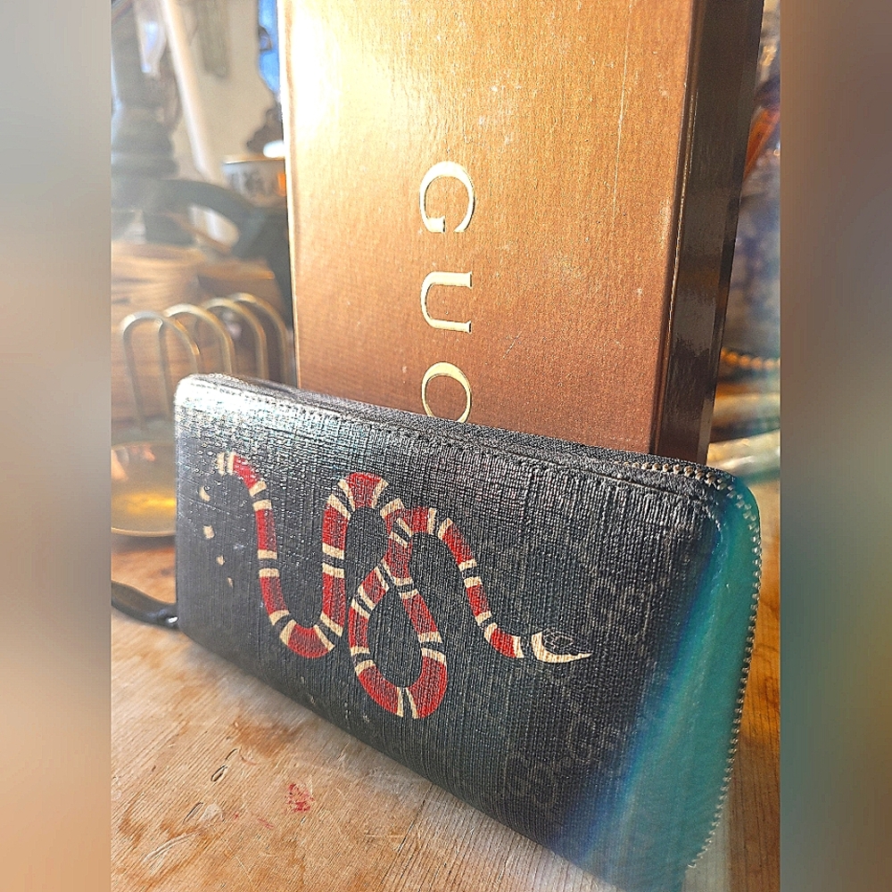 Sold. Gucci Snake Wallet - Picture 1 of 3